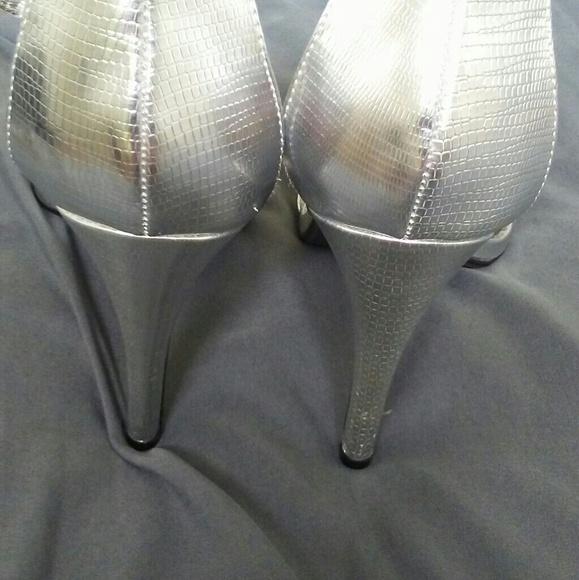 Shoes - Picture 2 of 4